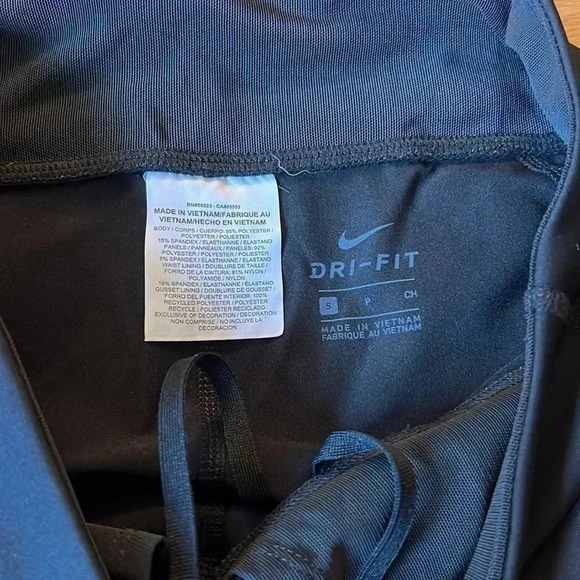 Nike Cropped Leggings - Picture 2 of 6